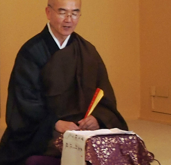 Révérend Yuzan Otsuka Rôshi n’est pas né dans un temple et il a commencé la pratique à Antaiji avec Uchiyama Rôshi.